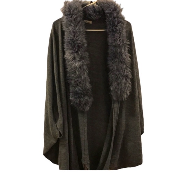 Vintage La Florentino Gray Cape with removable Faux Fox fur collar - Picture 2 of 6